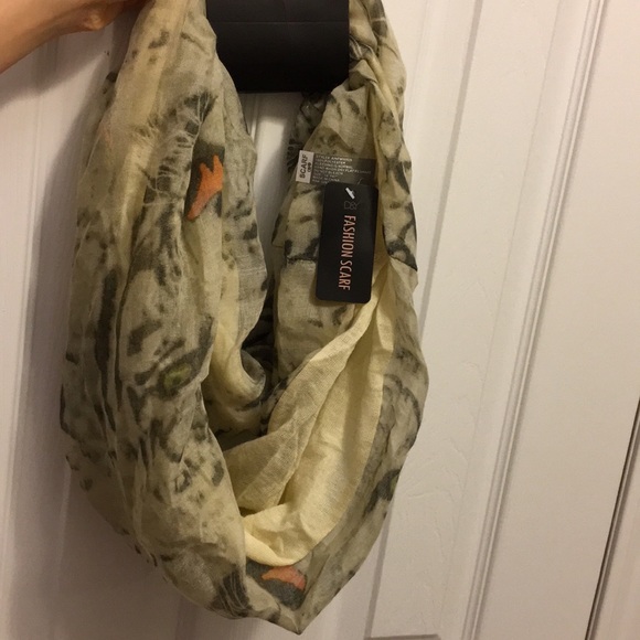 Tiger print scarf - Picture 1 of 5